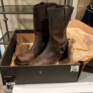 men’s harness 12 R boots size 10 medium. Worn once.